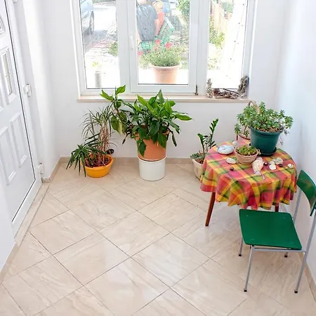 Dani בית הארחה 3*