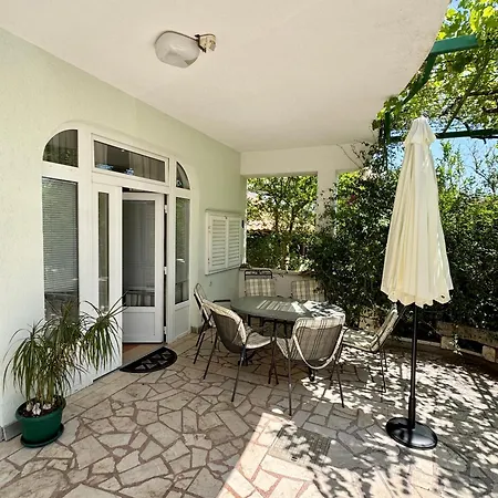 Dani בית הארחה 3*